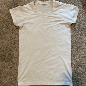 Lululemon swiftly shirt